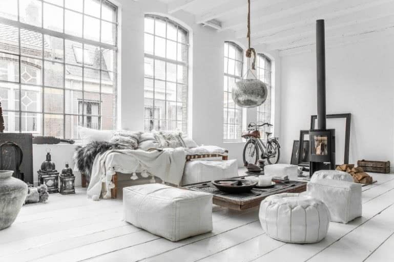 Мебель, которую мы увидим в гостиной, спальне или кухне в скандинавском стиле, будет простой и естественной